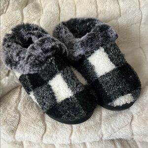 Plaid Black and White Slippers with Fur trim